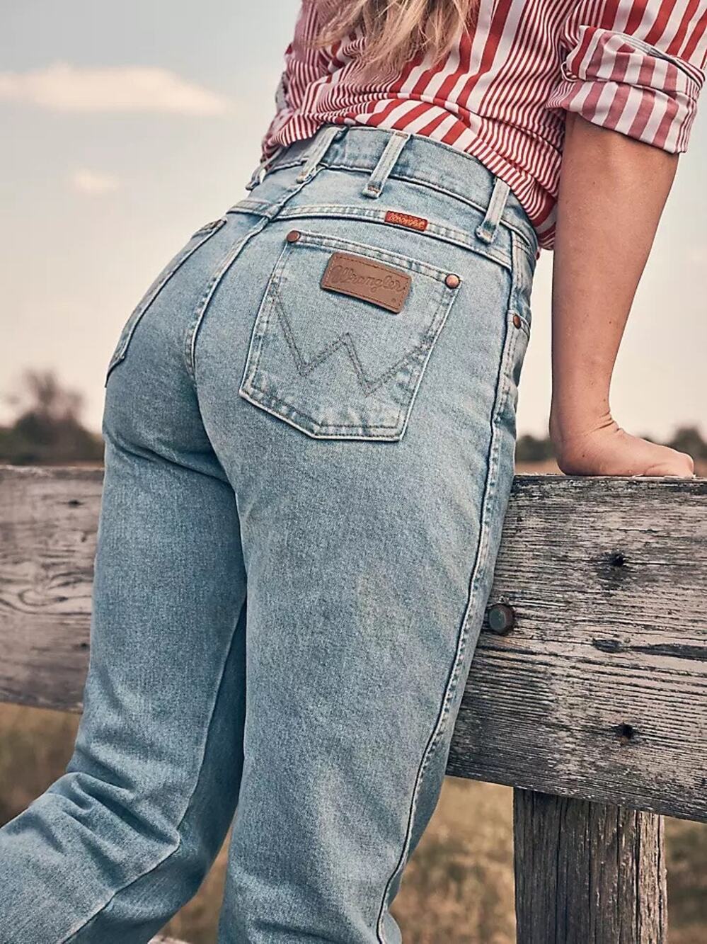 Wrangler Ultra High Rise Bleach Cowboy Cut Slim Fit 26 Western Americana Cowgirl